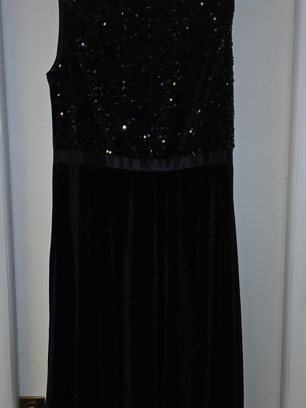 Black Sequin Velvet Midi Dress - Timeless Evening Style